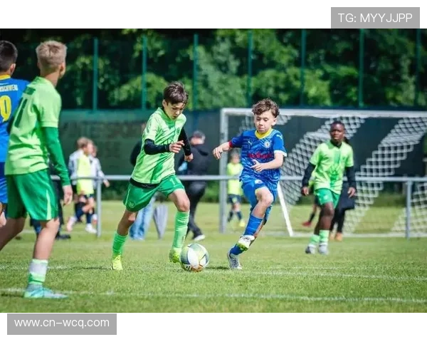 德甲青训学院开放日，千名少年参与选拔